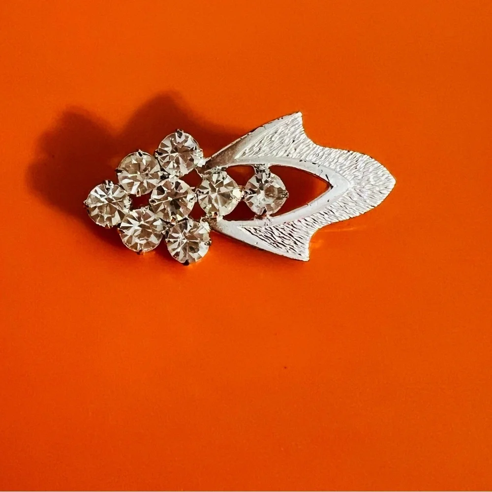 Elegant Vintage Floral with crystal Brooch